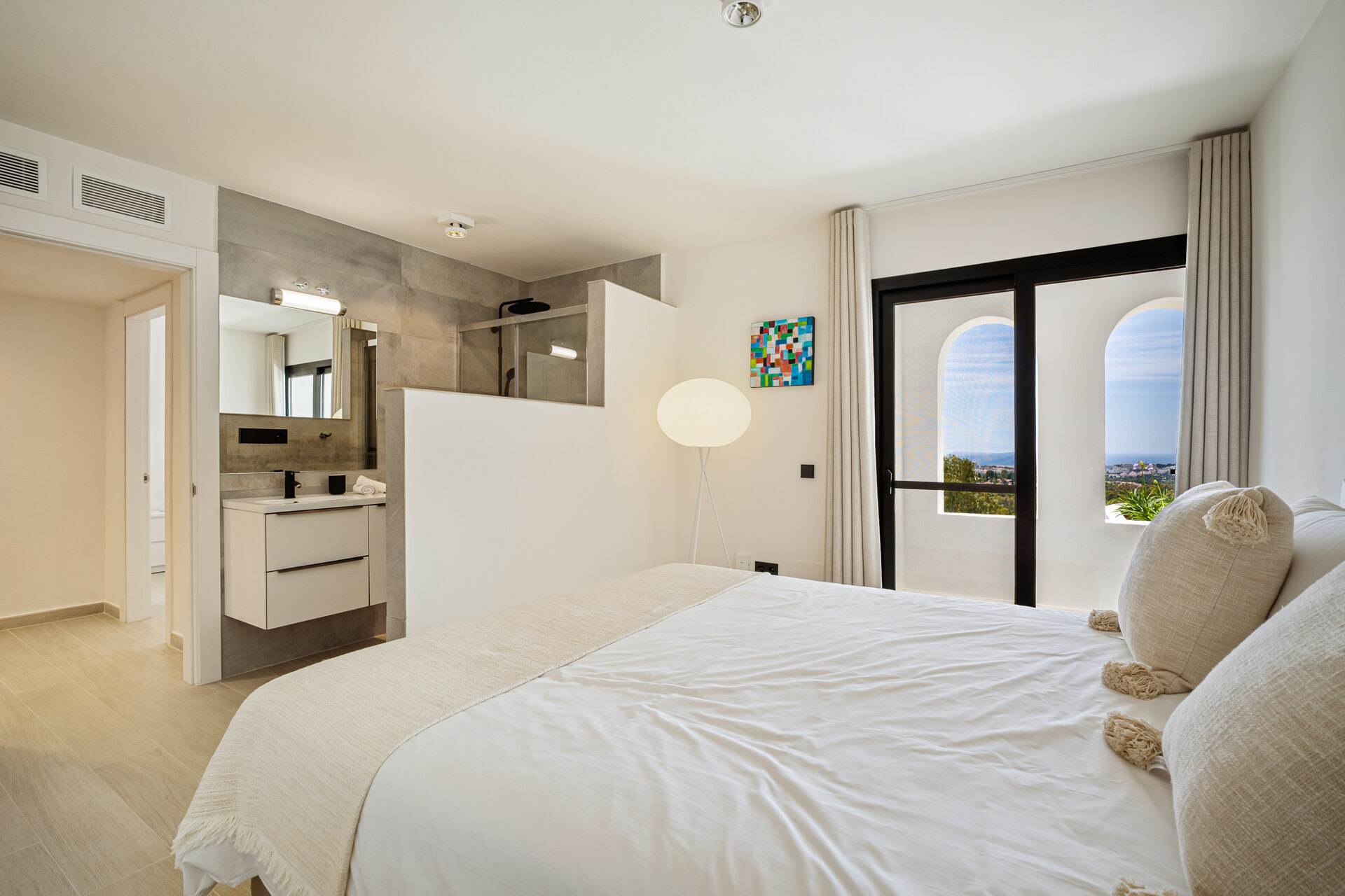 Hogar mediterráneo de ensueño lleno de luz