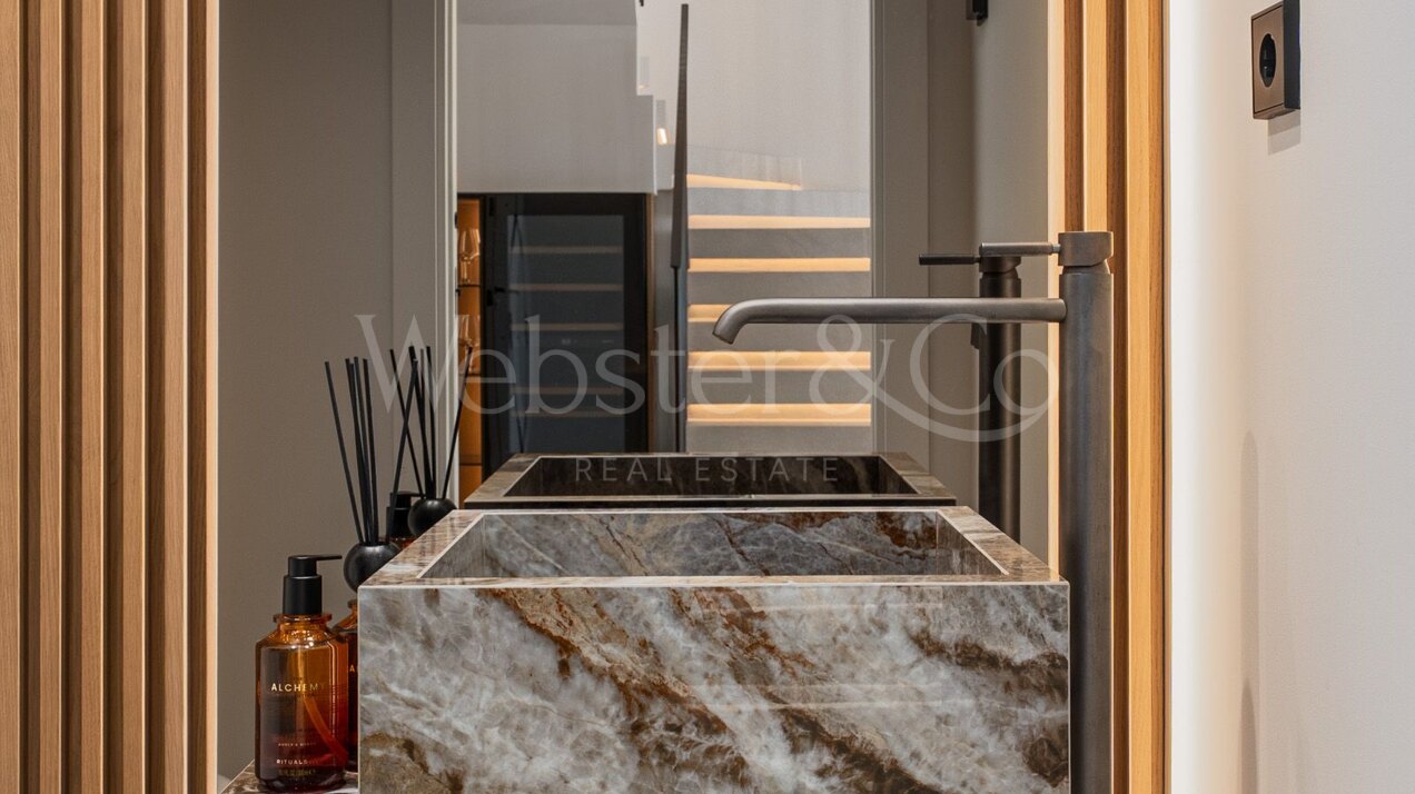 Spectacular townhouse full of style and charm