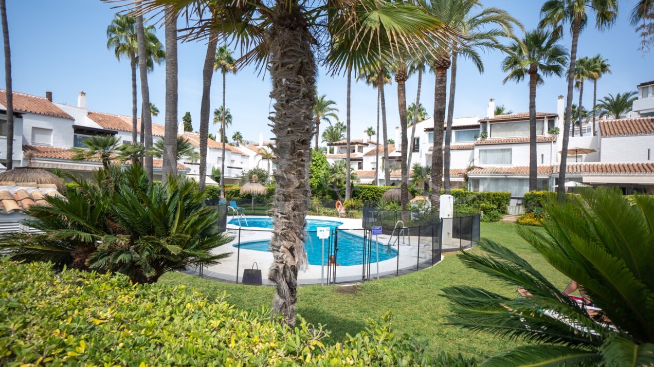Apartment Covadonga - Beachfront Home in Bahía de Marbella