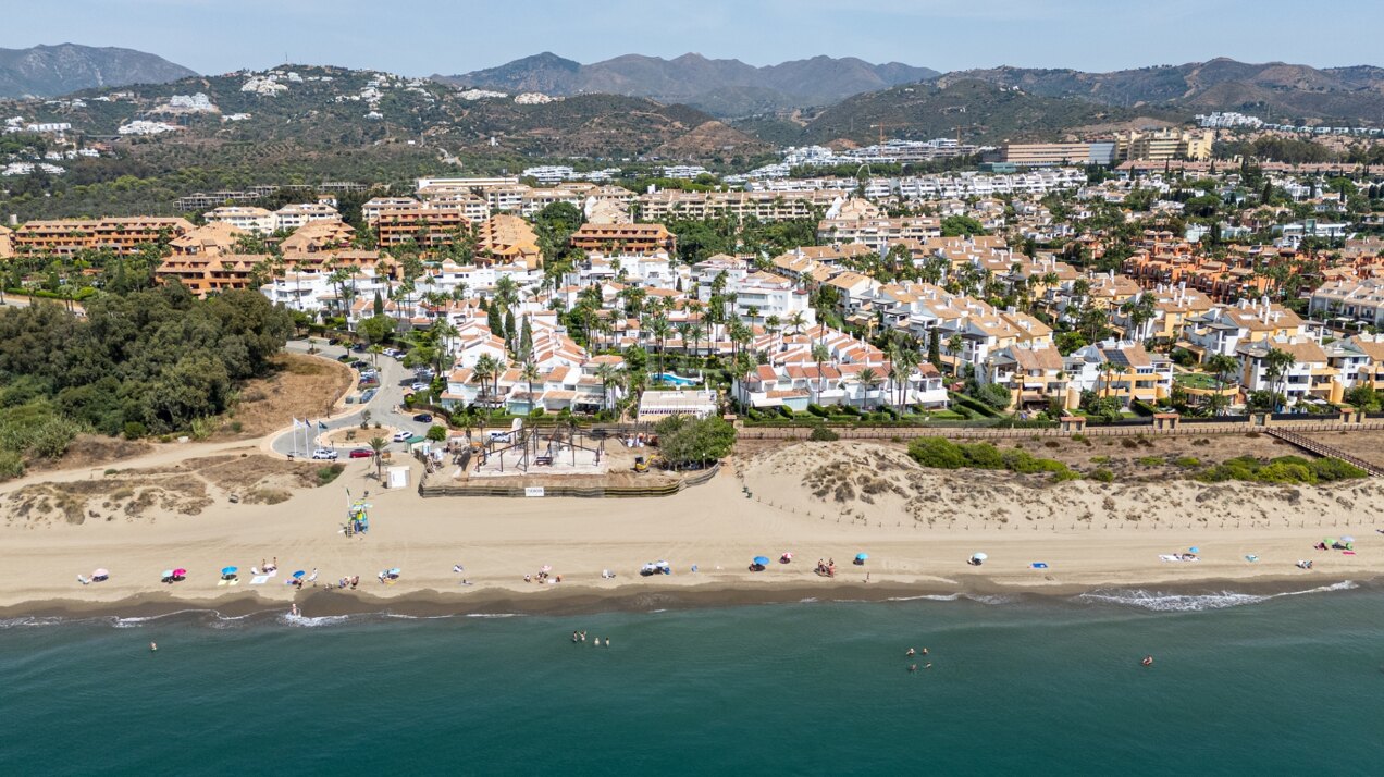 Apartment Covadonga - Beachfront Home in Bahía de Marbella