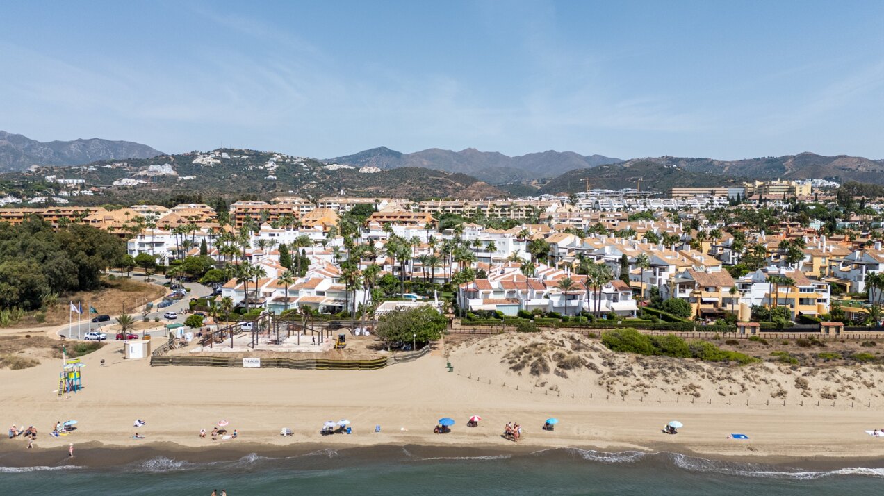 Apartment Covadonga - Beachfront Home in Bahía de Marbella