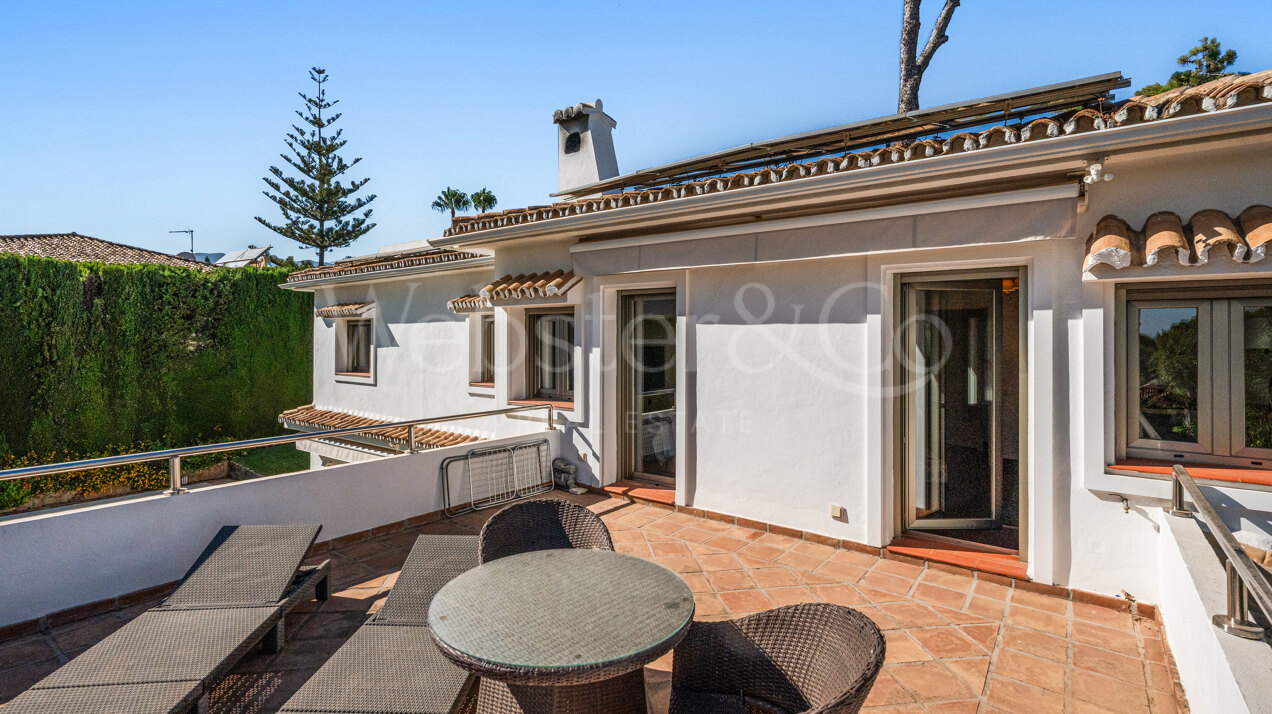 Villa Amarra - Andalusian Beachside Home, Los Monteros