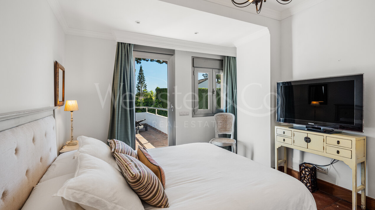 Villa Amarra - Andalusian Beachside Home, Los Monteros