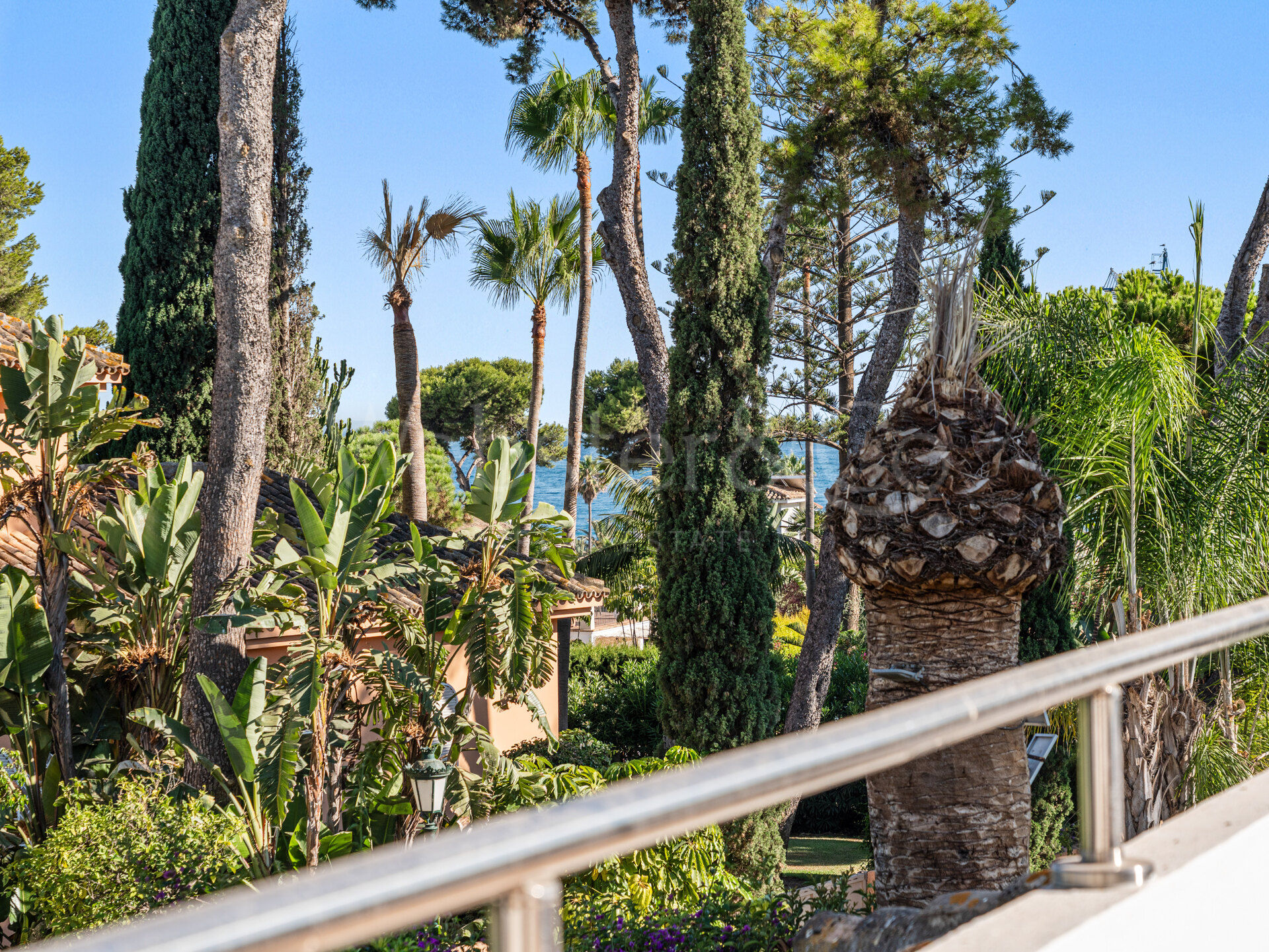 Villa Amarra - Andalusian Beachside Home, Los Monteros