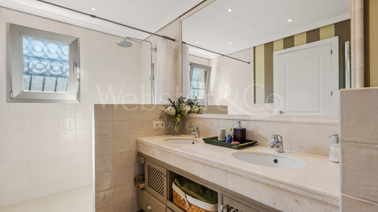 Villa Amarra - Andalusian Beachside Home, Los Monteros