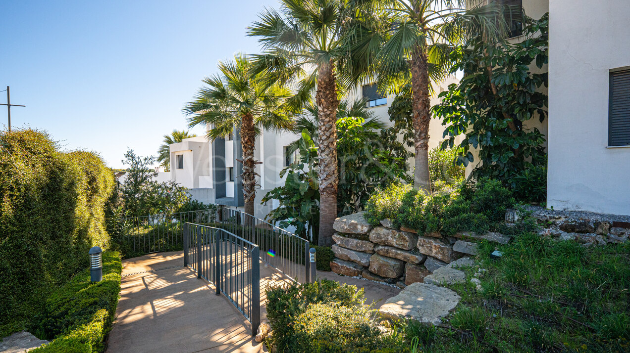 Penthouse Laguna - Modern Duplex in Estepona