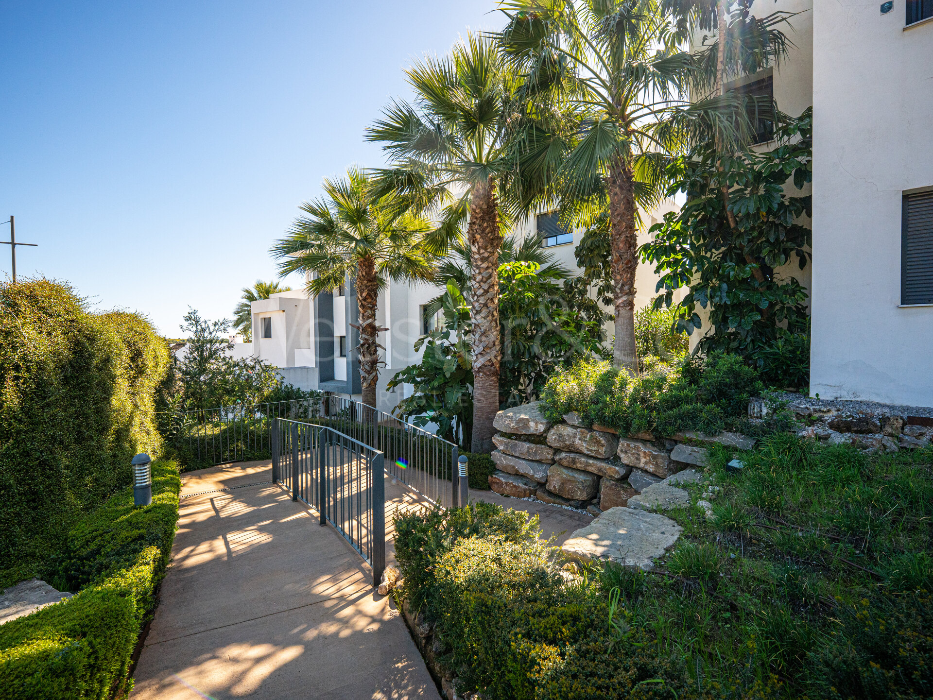 Penthouse Laguna - Modern Duplex in Estepona