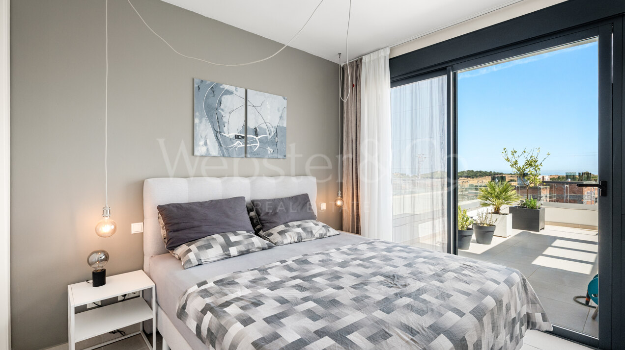 Penthouse Laguna - Modern Duplex in Estepona