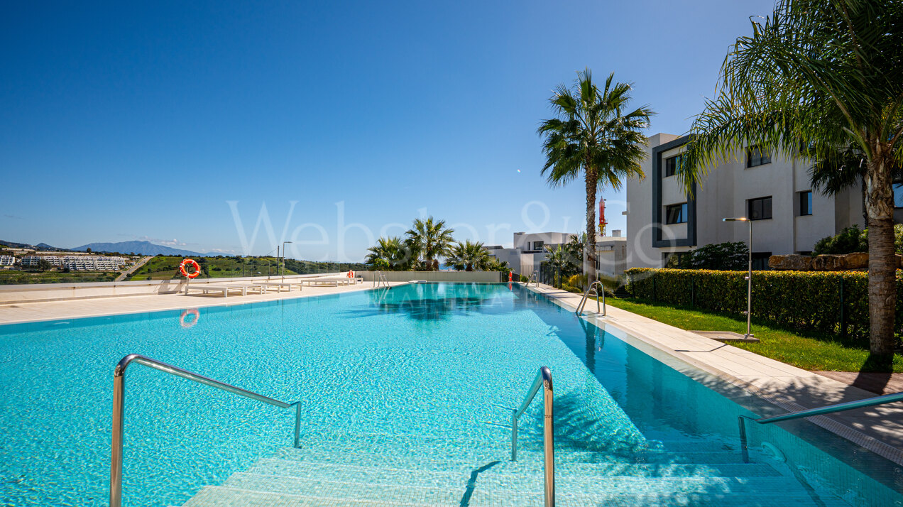 Penthouse Laguna - Modern Duplex in Estepona