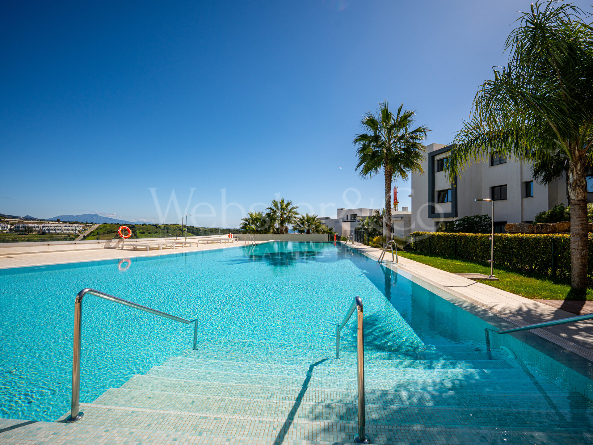 Penthouse Laguna - Modern Duplex in Estepona