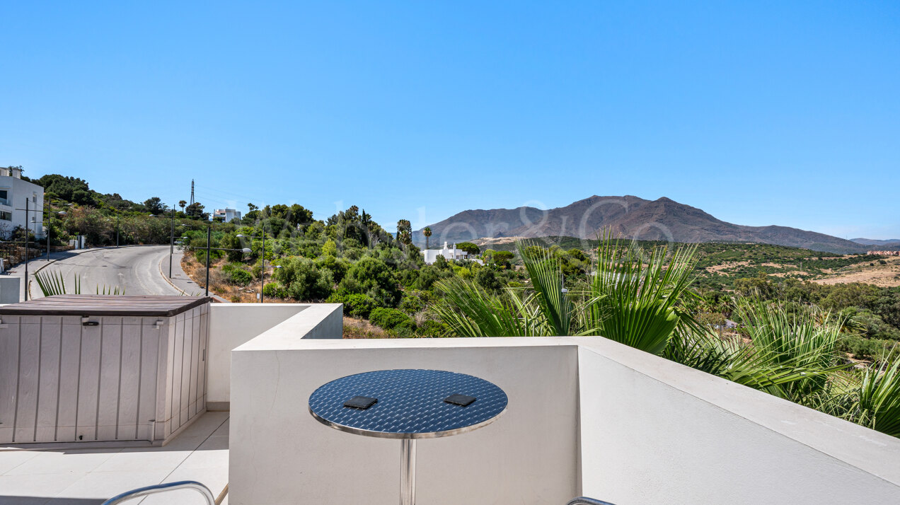Penthouse Laguna - Modern Duplex in Estepona