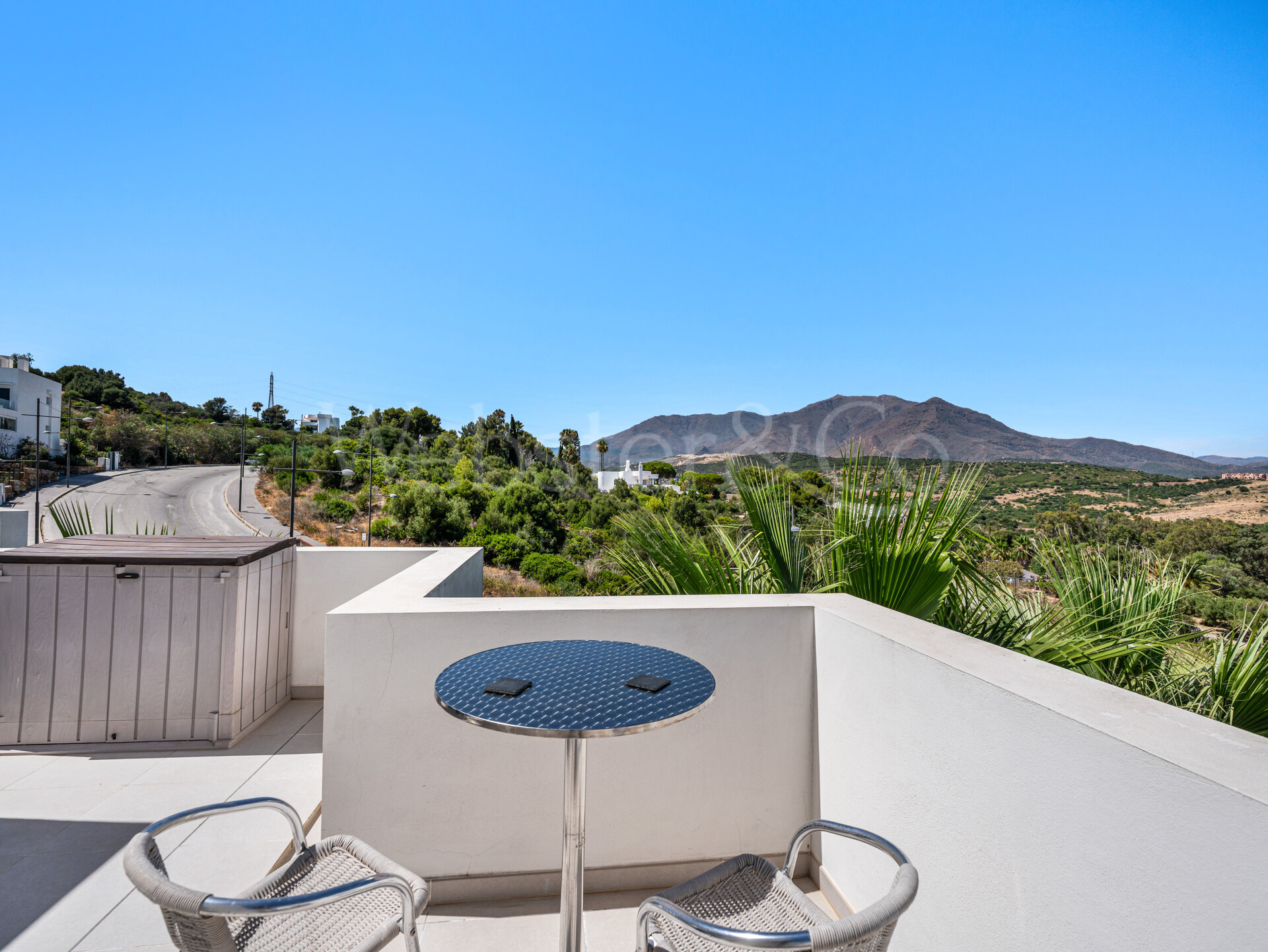 Penthouse Laguna - Modern Duplex in Estepona