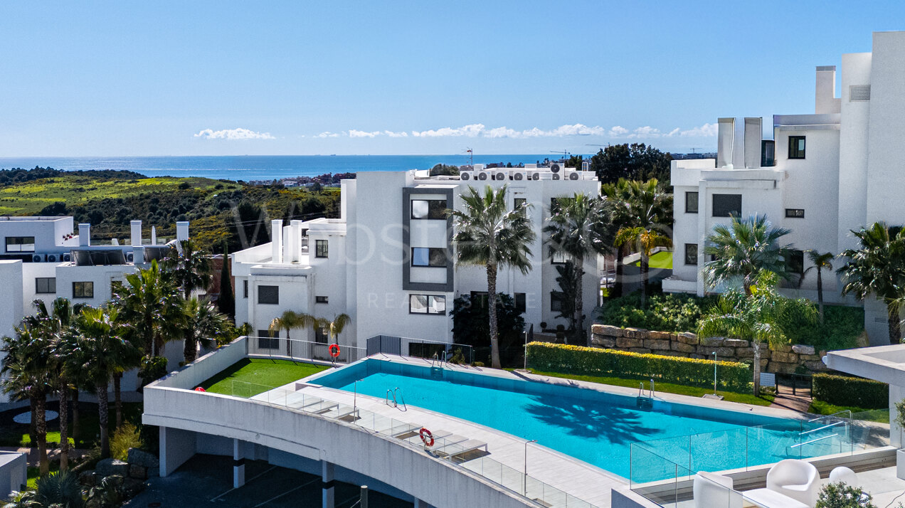 Penthouse Laguna - Modern Duplex in Estepona