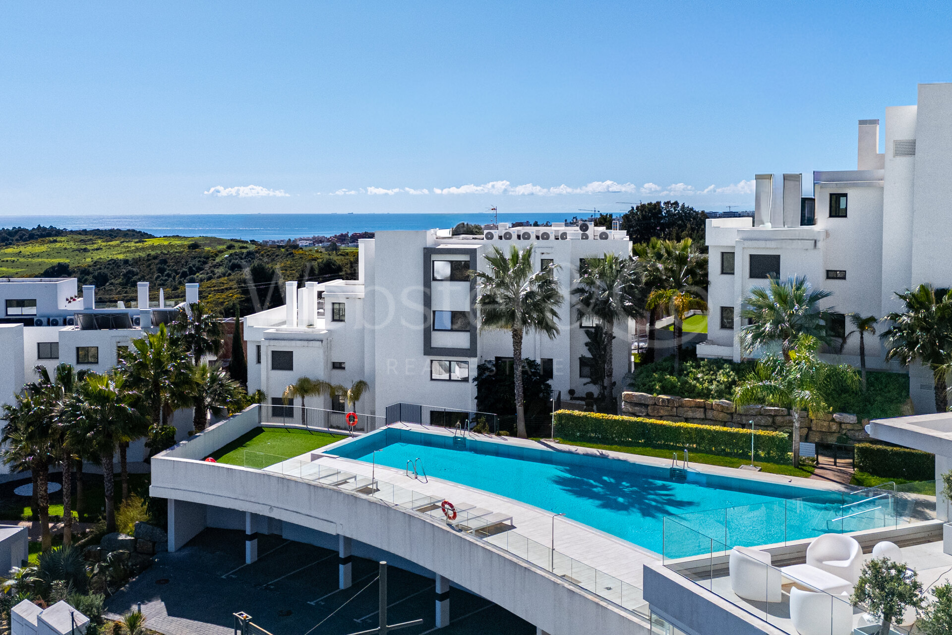 Penthouse Laguna - Modern Duplex in Estepona