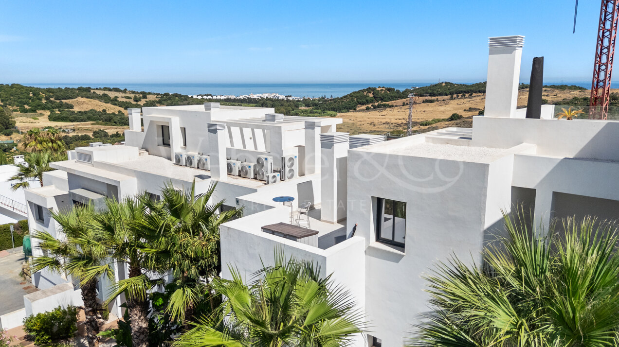 Penthouse Laguna - Modern Duplex in Estepona