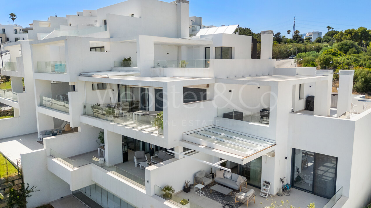 Penthouse Laguna - Modern Duplex in Estepona