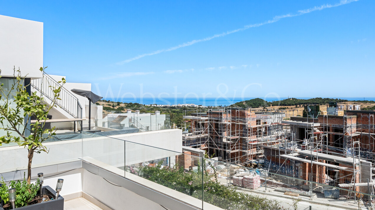 Penthouse Laguna - Modern Duplex in Estepona