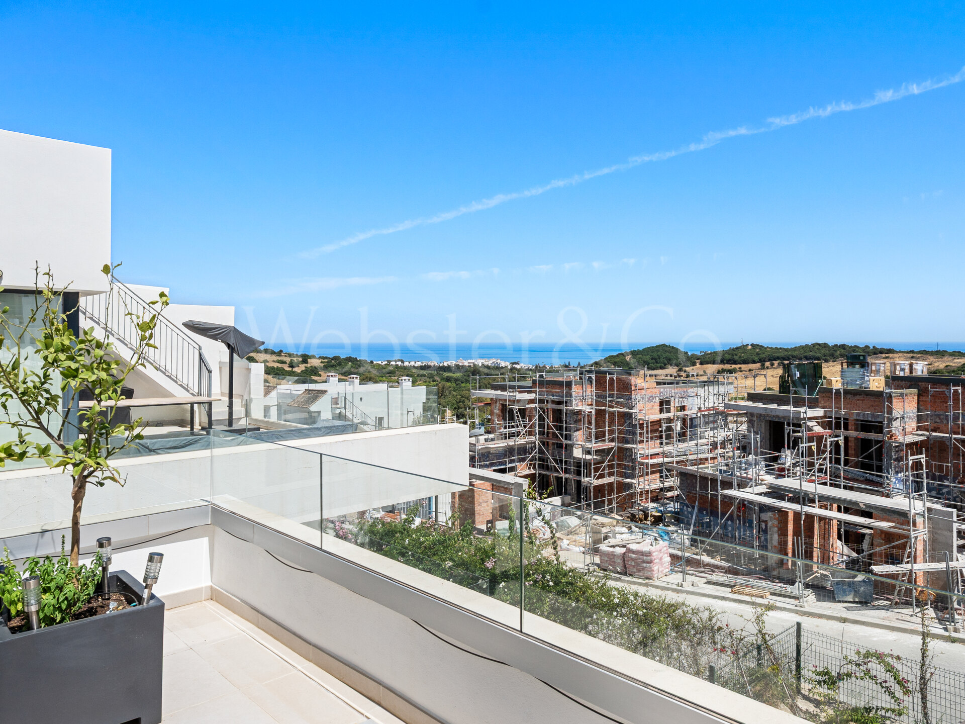 Penthouse Laguna - Modern Duplex in Estepona