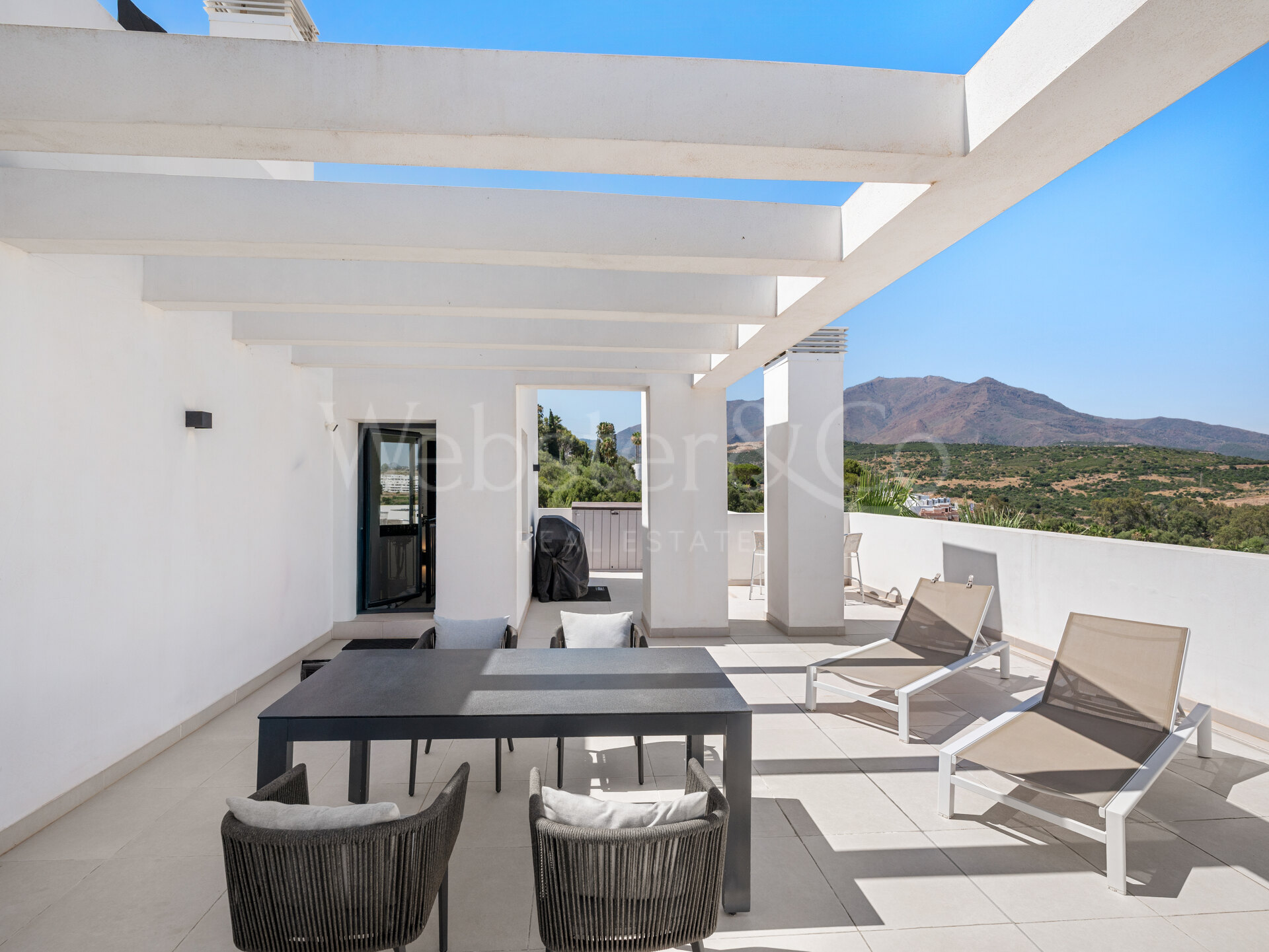 Penthouse Laguna - Modern Duplex in Estepona