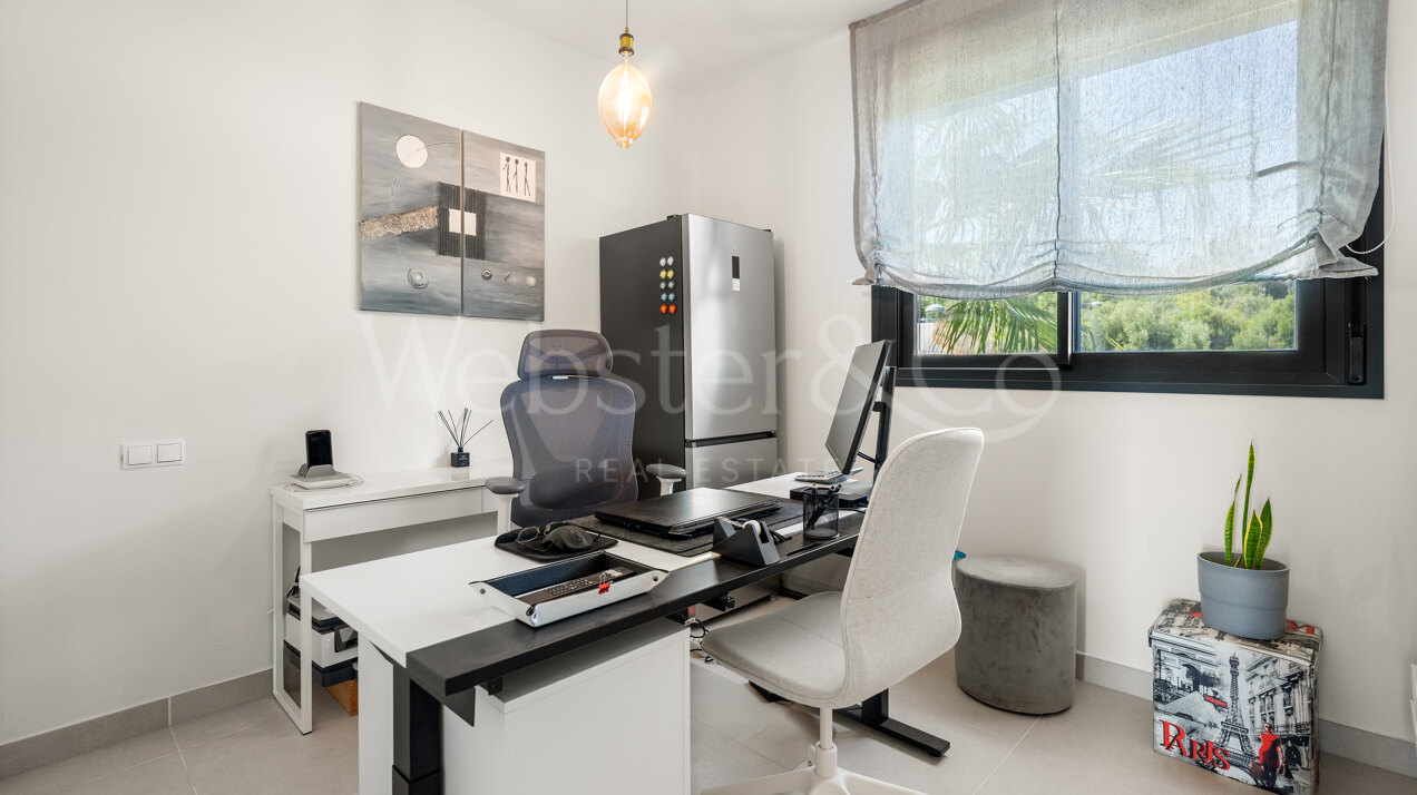 Penthouse Laguna - Modern Duplex in Estepona