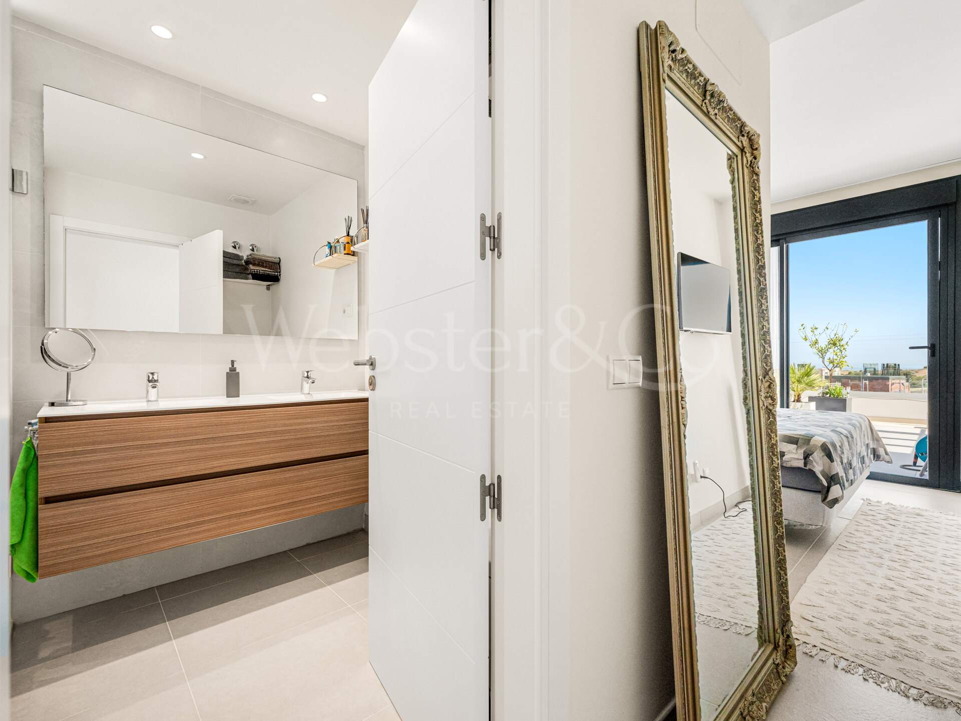 Penthouse Laguna - Modern Duplex in Estepona