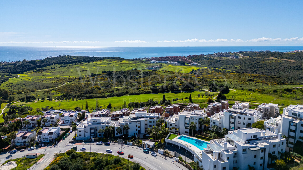 Penthouse Laguna - Modern Duplex in Estepona