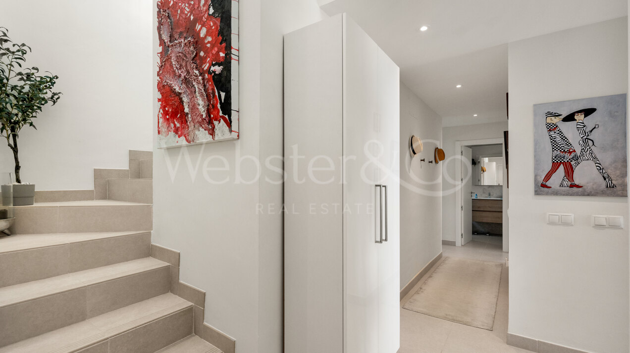 Penthouse Laguna - Modern Duplex in Estepona