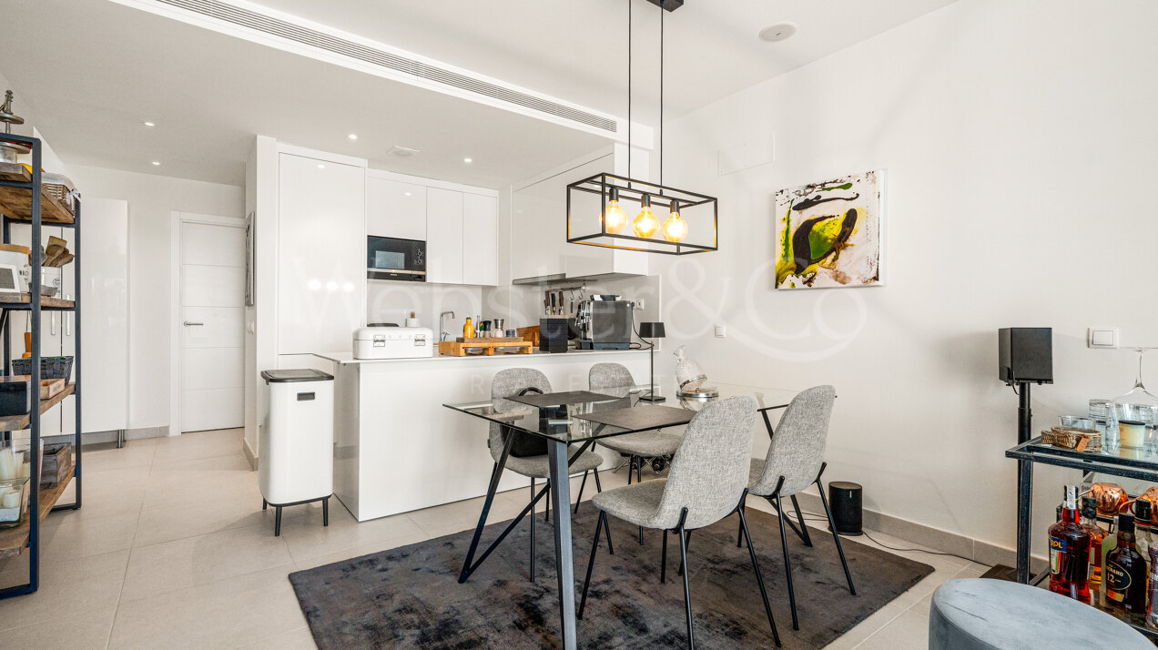 Penthouse Laguna - Modern Duplex in Estepona