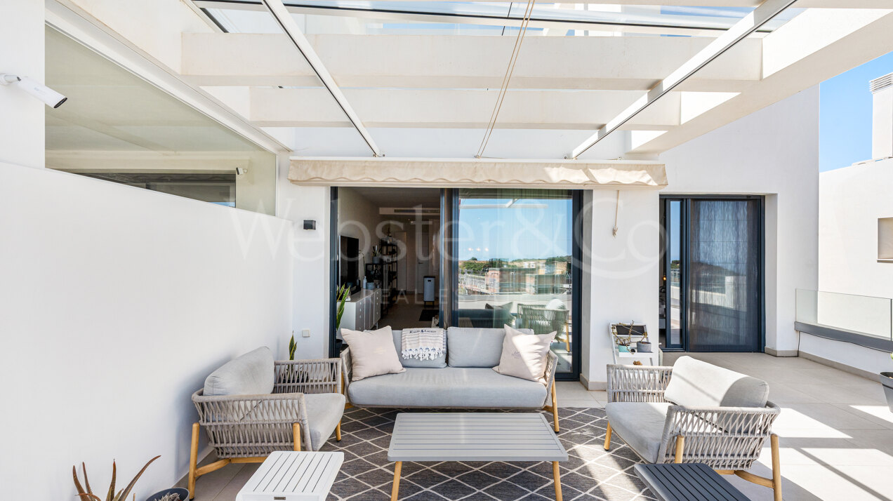 Penthouse Laguna - Modern Duplex in Estepona