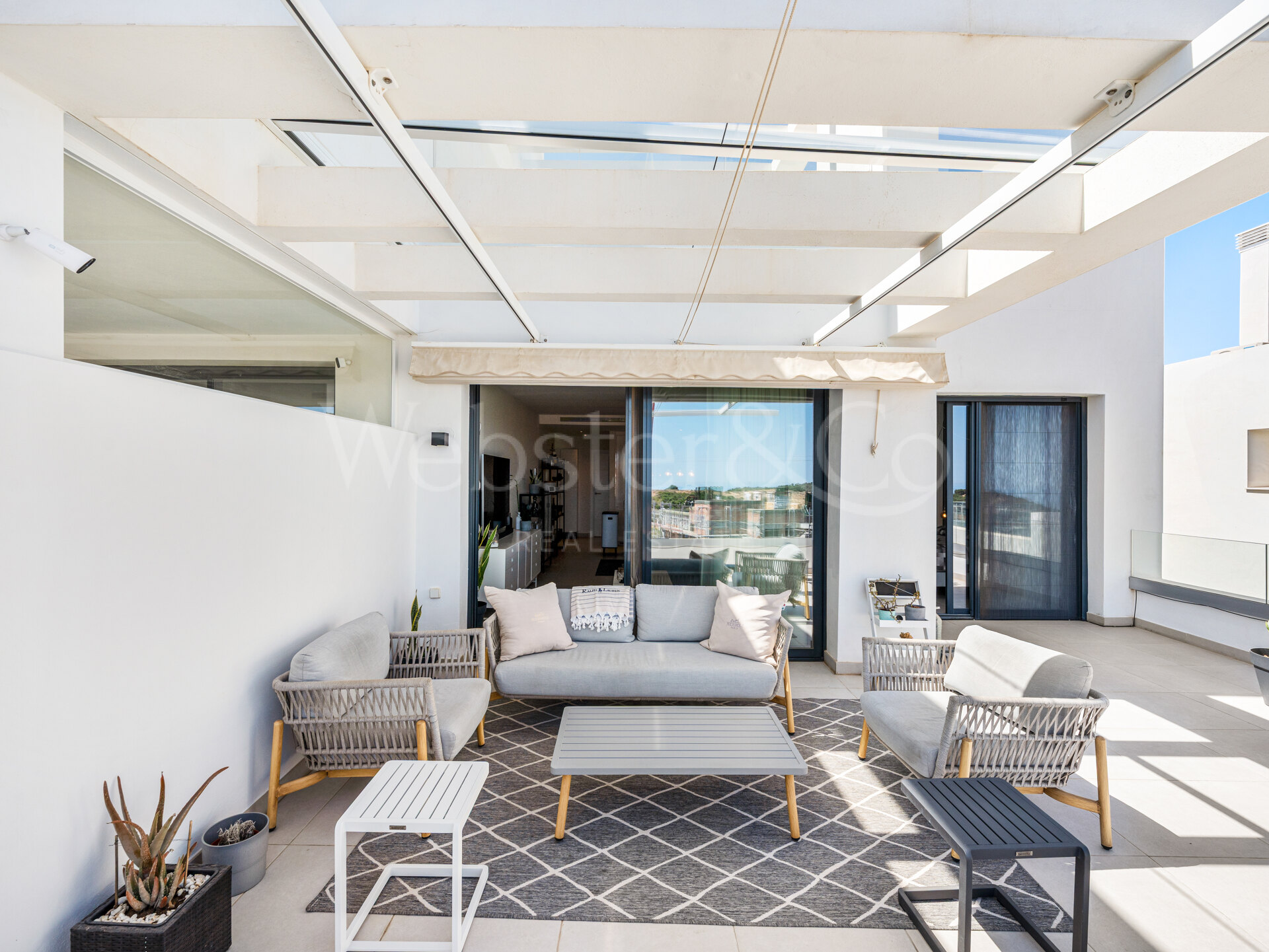 Penthouse Laguna - Modern Duplex in Estepona
