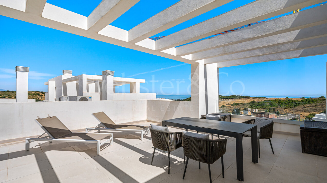 Penthouse Laguna - Modern Duplex in Estepona