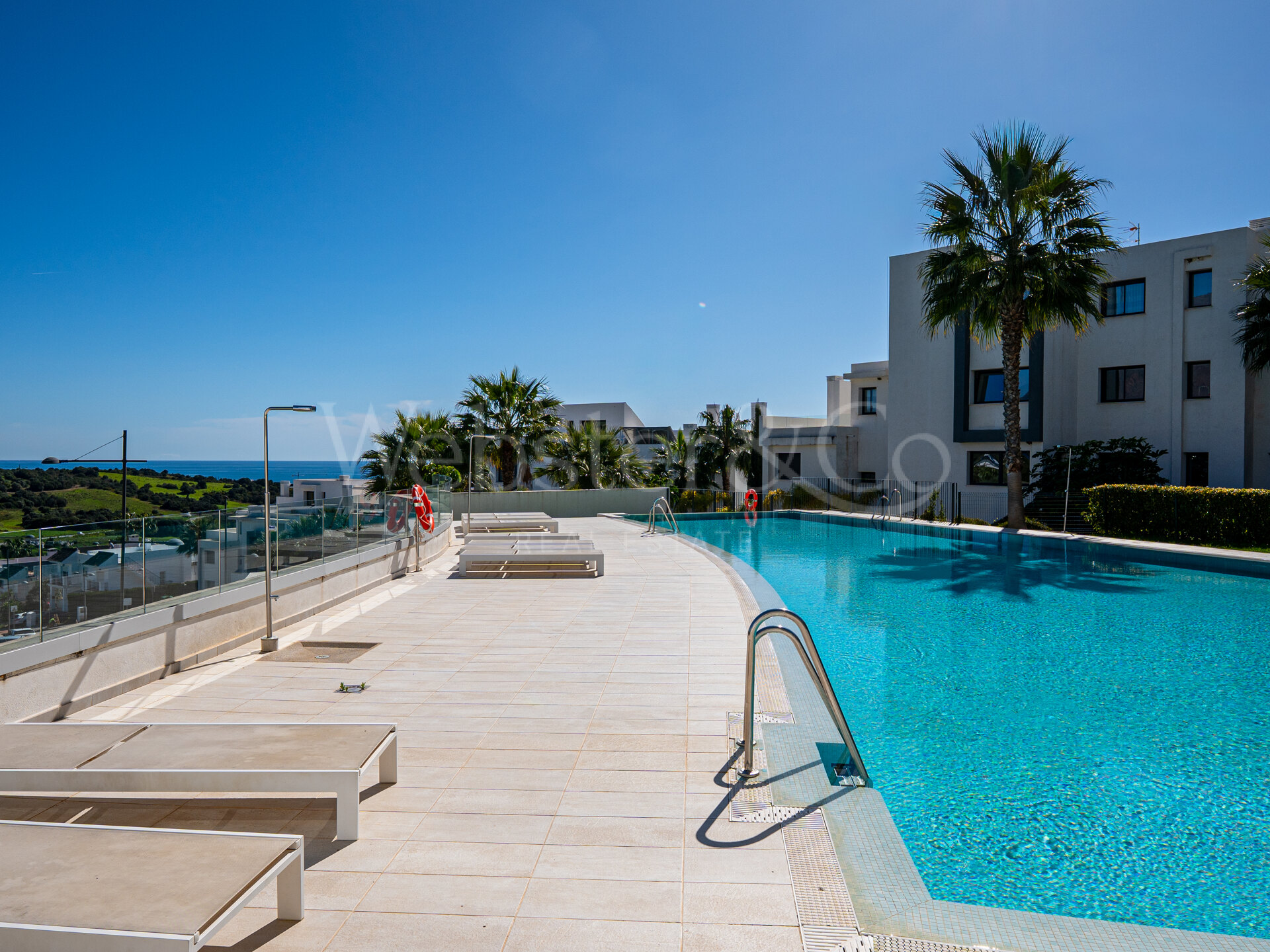 Penthouse Laguna - Modern Duplex in Estepona