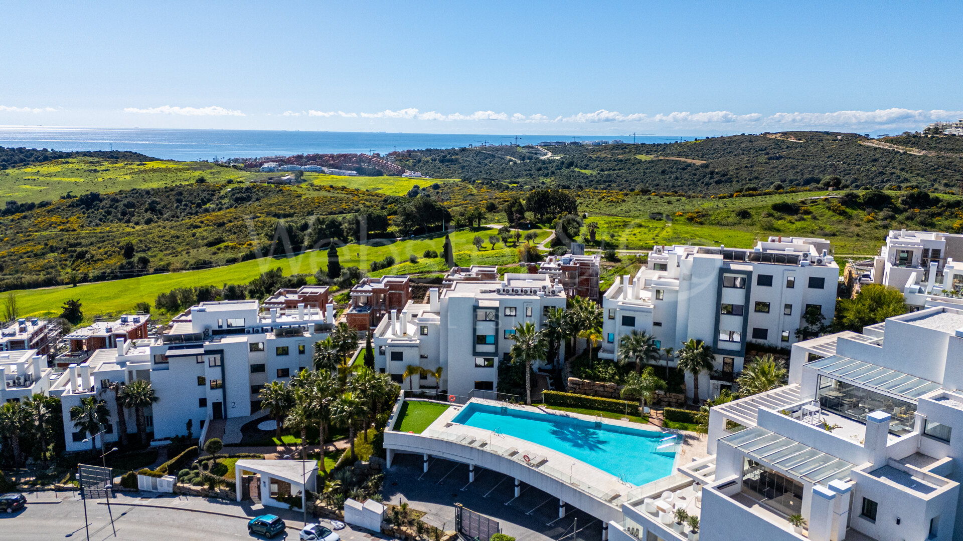 Penthouse Laguna - Modern Duplex in Estepona