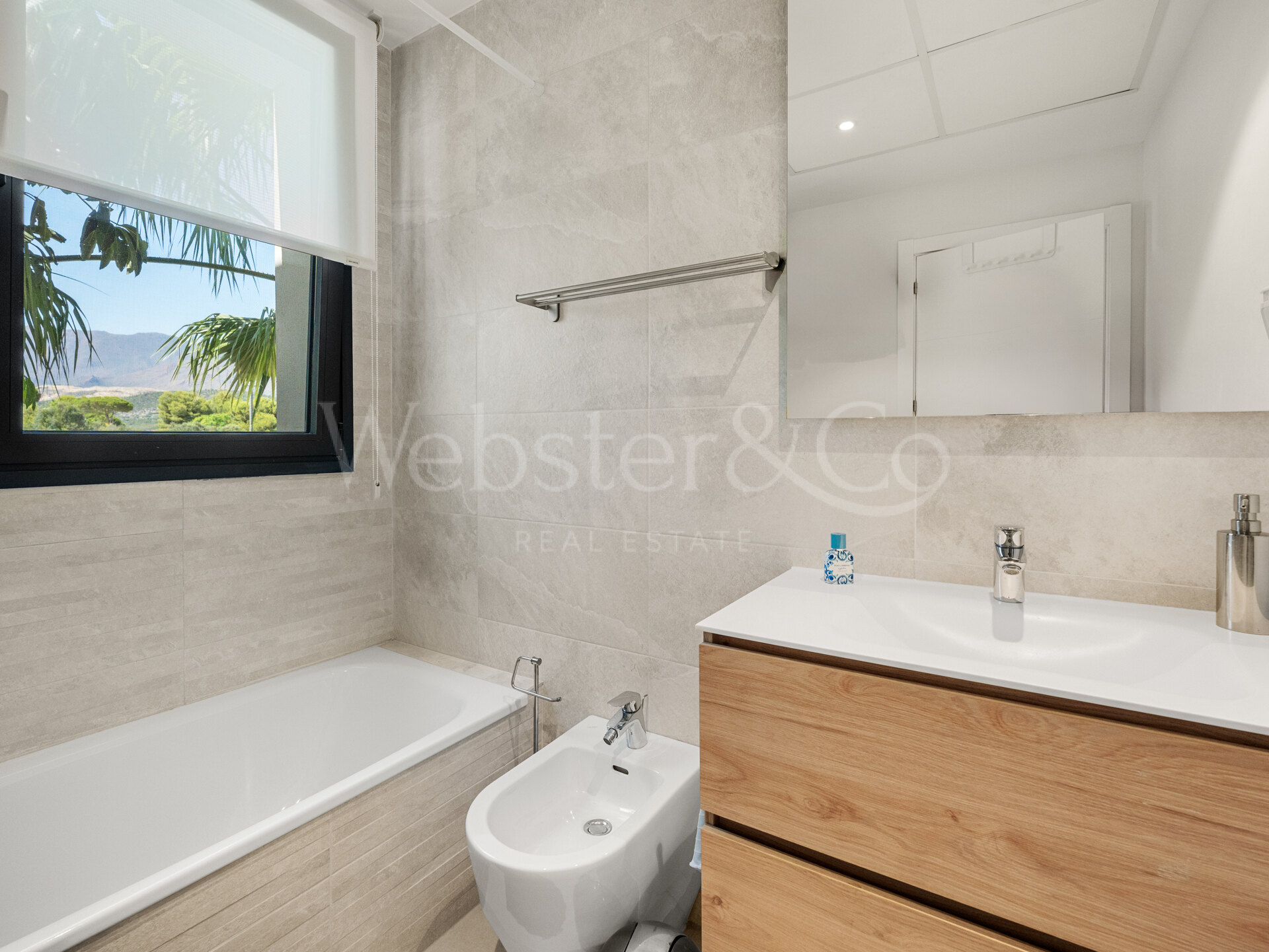 Penthouse Laguna - Modern Duplex in Estepona