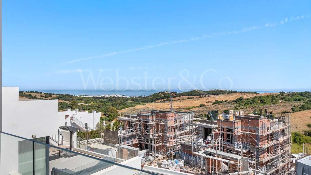 Penthouse Laguna - Modern Duplex in Estepona