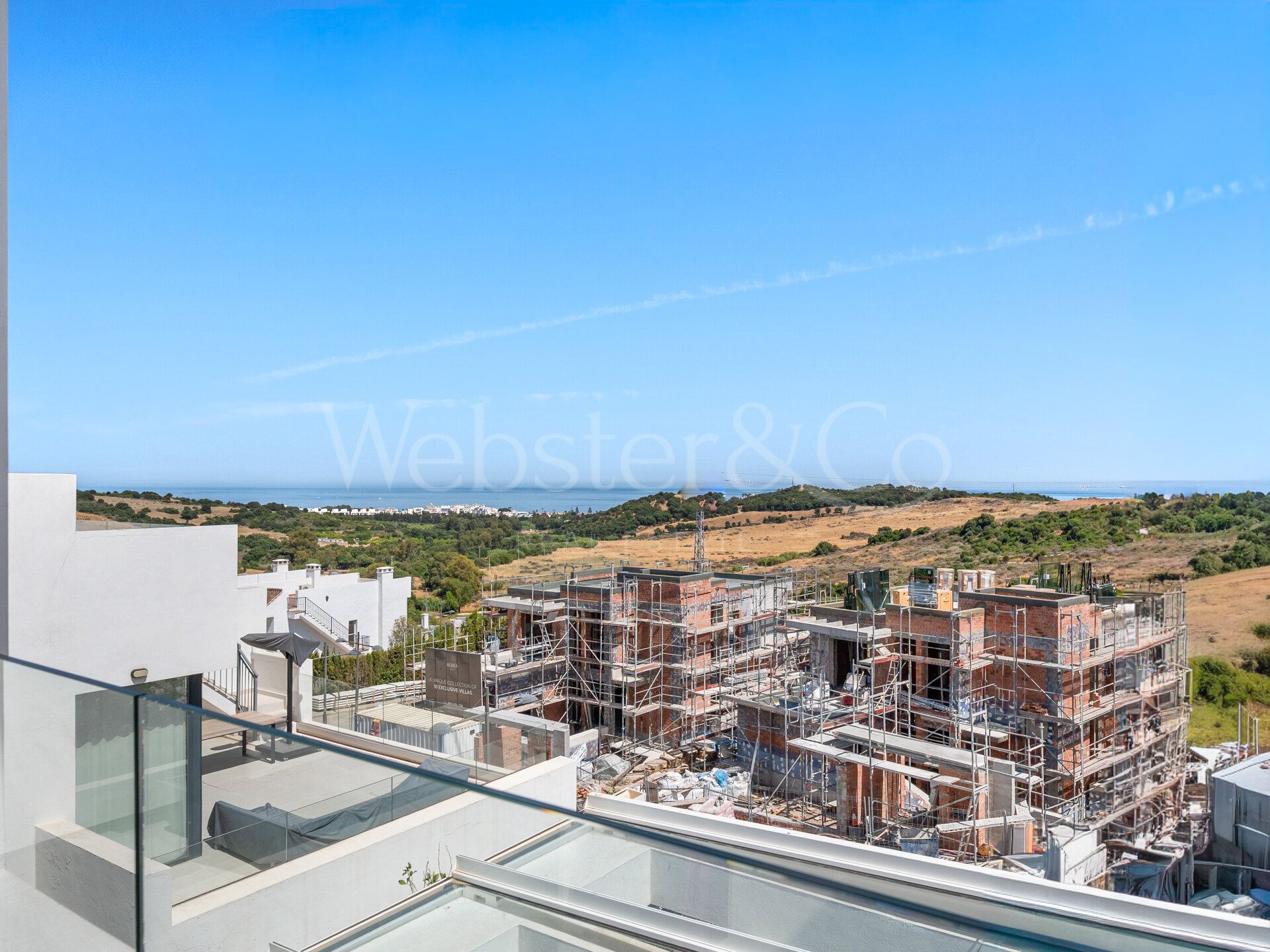 Penthouse Laguna - Modern Duplex in Estepona