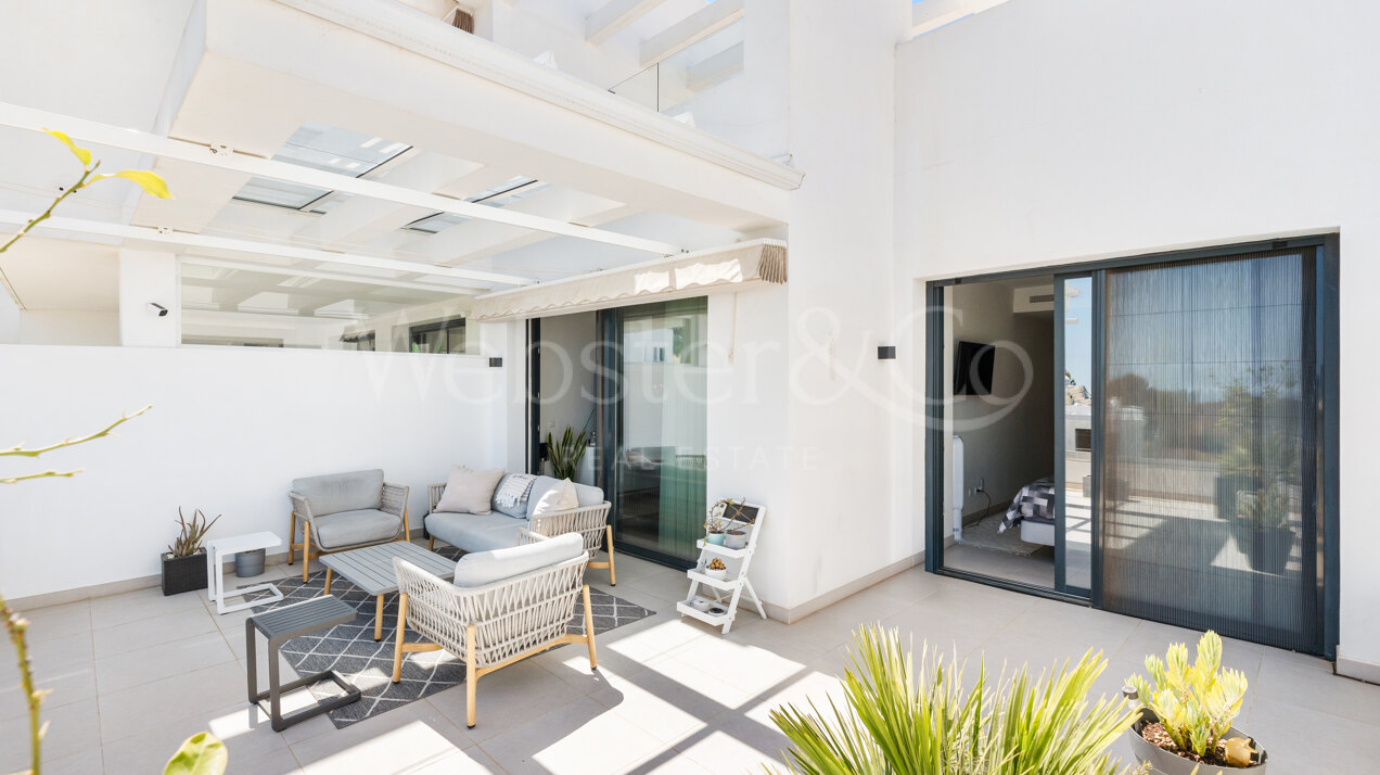 Penthouse Laguna - Modern Duplex in Estepona