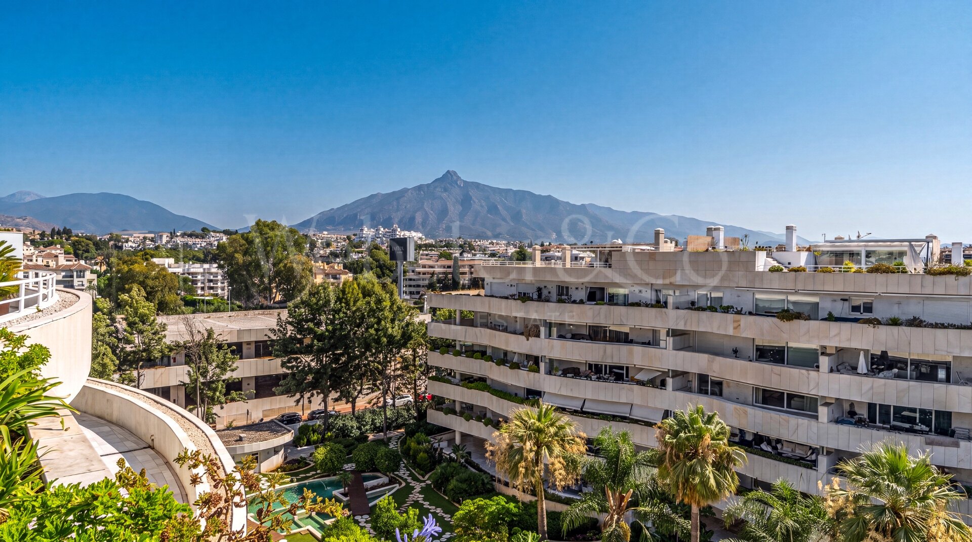 Oasis Del Mar - Beachside Luxury in Puerto Banús