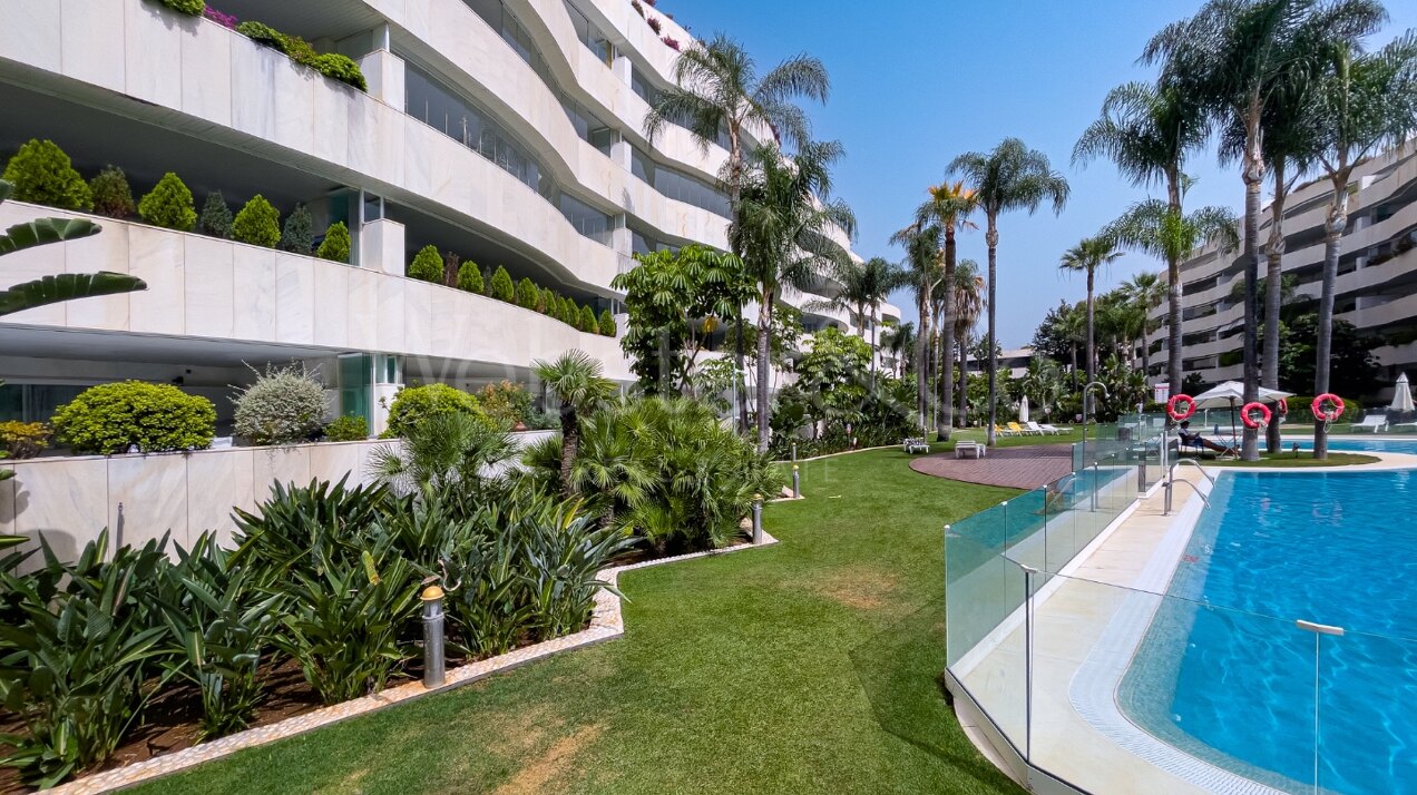 Oasis Del Mar - Beachside Luxury in Puerto Banús