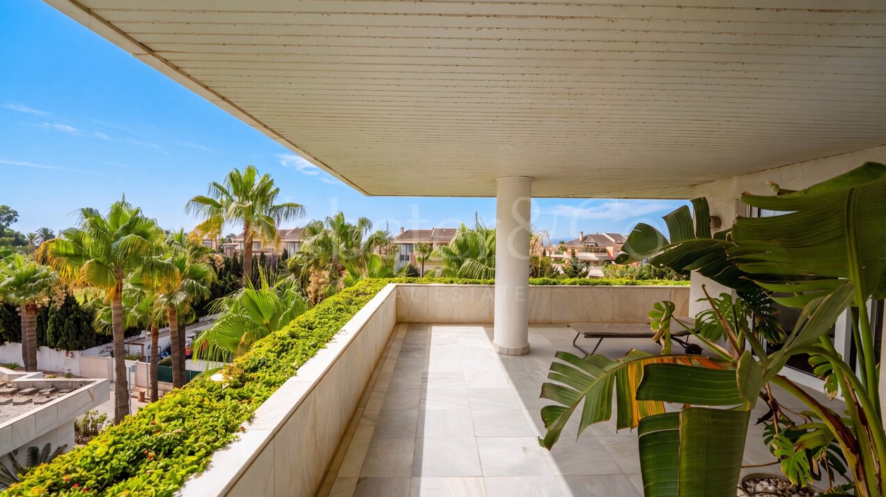 Oasis Del Mar - Beachside Luxury in Puerto Banús