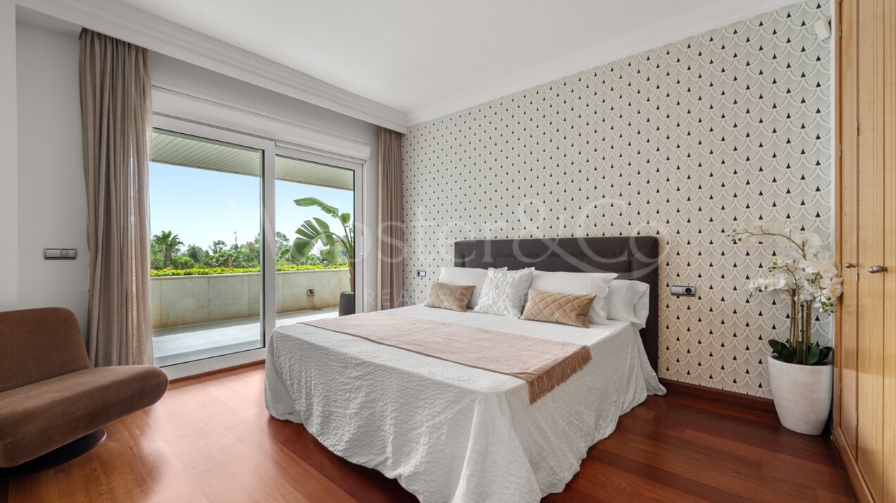 Oasis Del Mar - Beachside Luxury in Puerto Banús