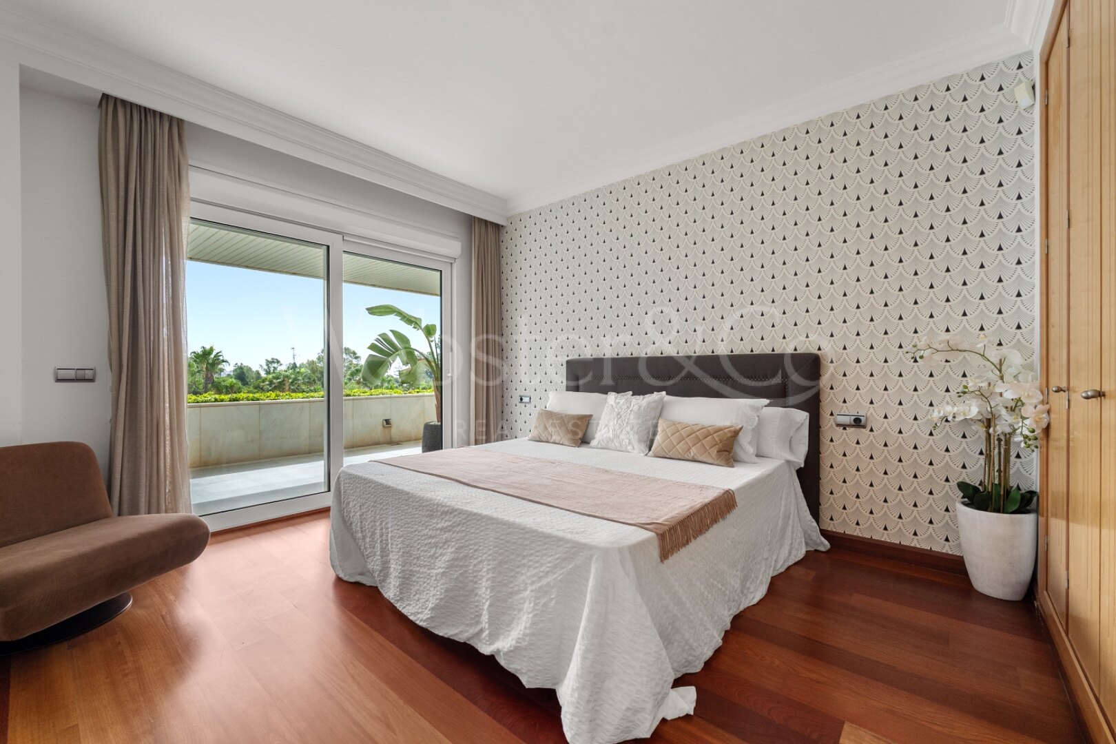 Oasis Del Mar - Beachside Luxury in Puerto Banús