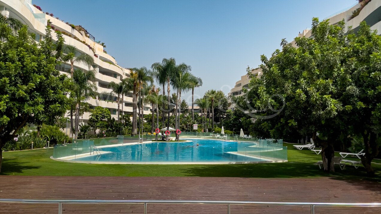 Oasis Del Mar - Beachside Luxury in Puerto Banús