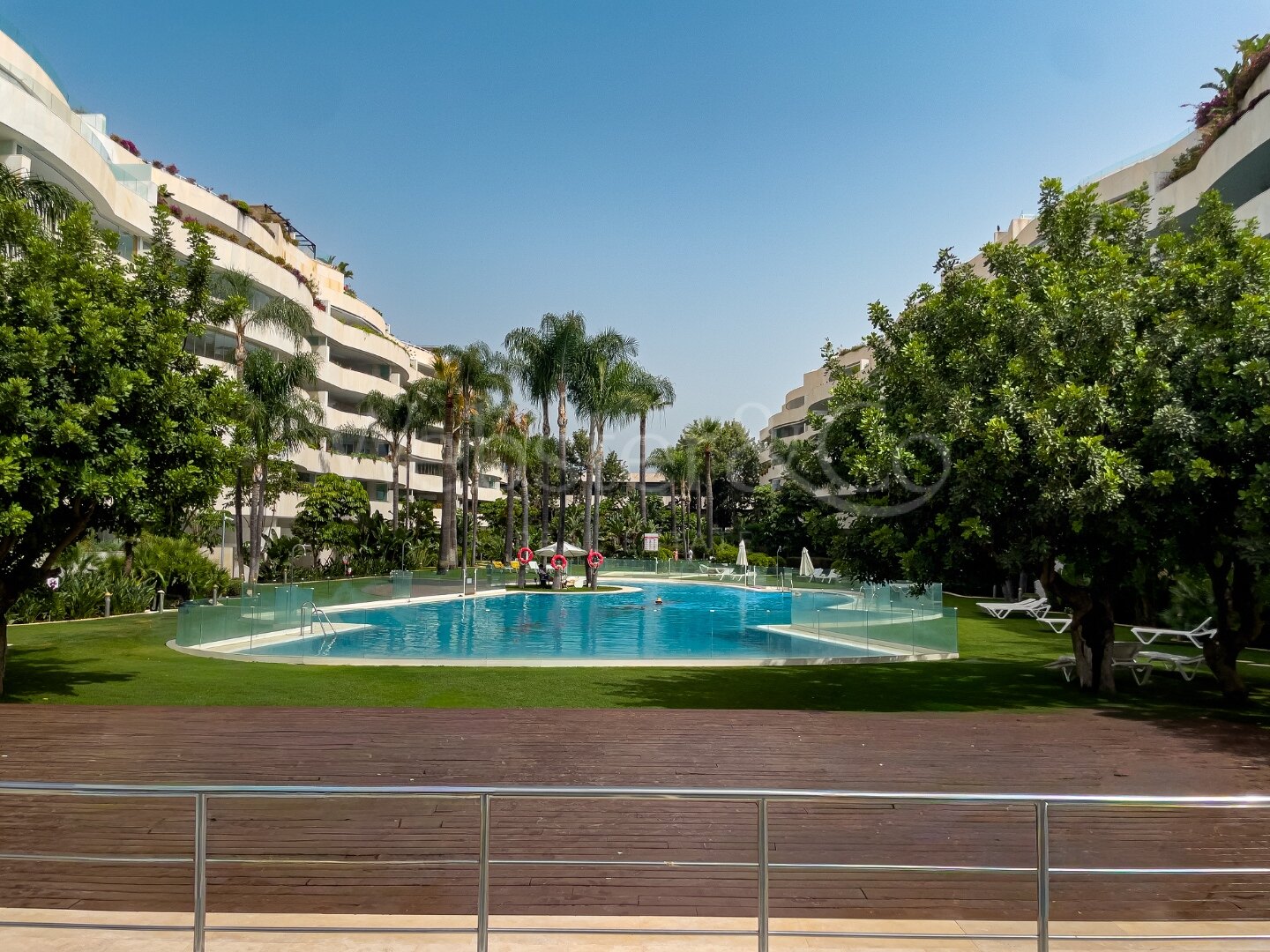 Oasis Del Mar - Beachside Luxury in Puerto Banús