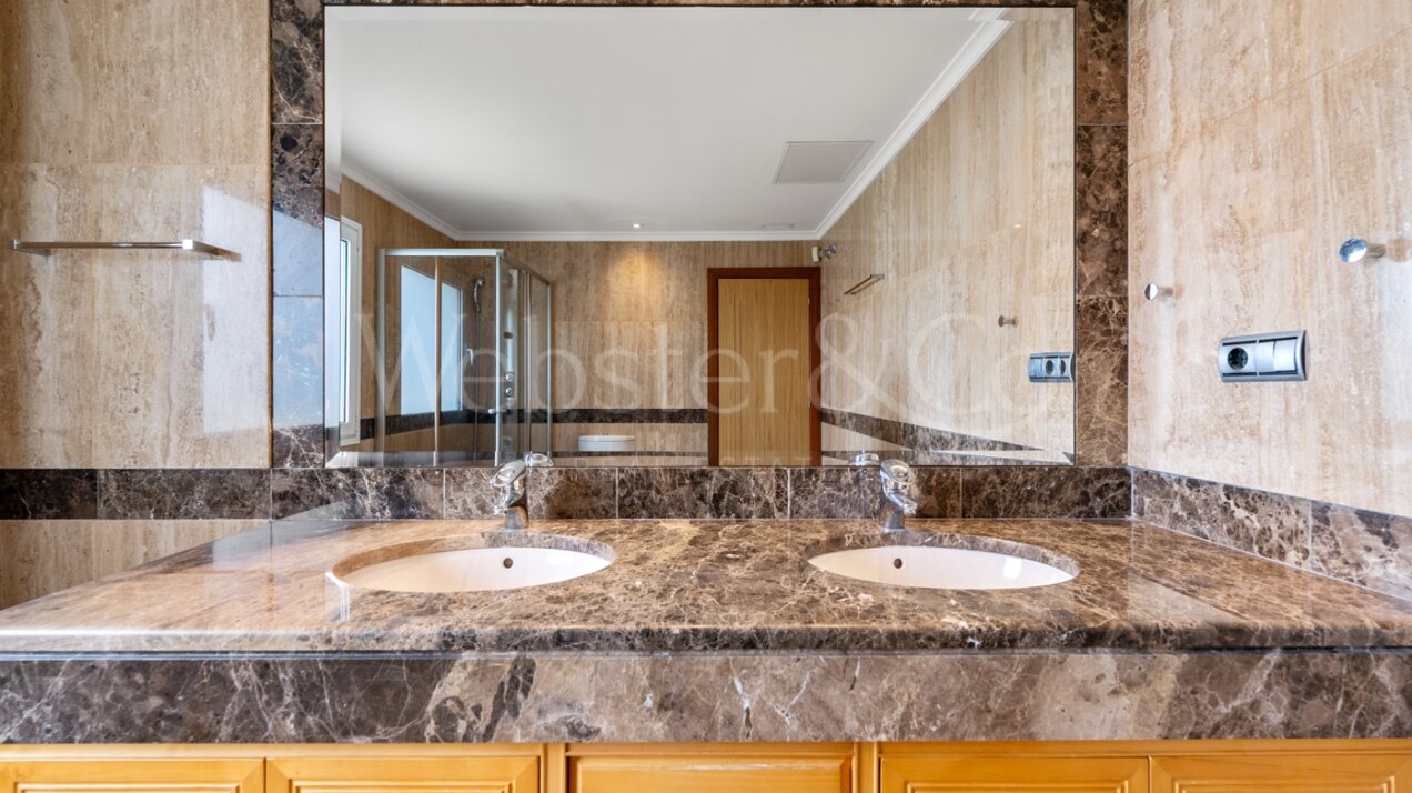 Oasis Del Mar - Beachside Luxury in Puerto Banús