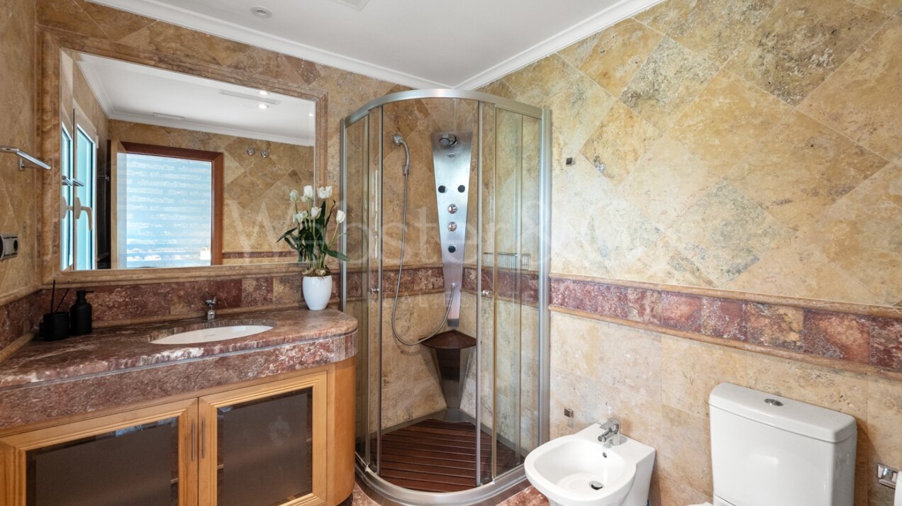 Oasis Del Mar - Beachside Luxury in Puerto Banús