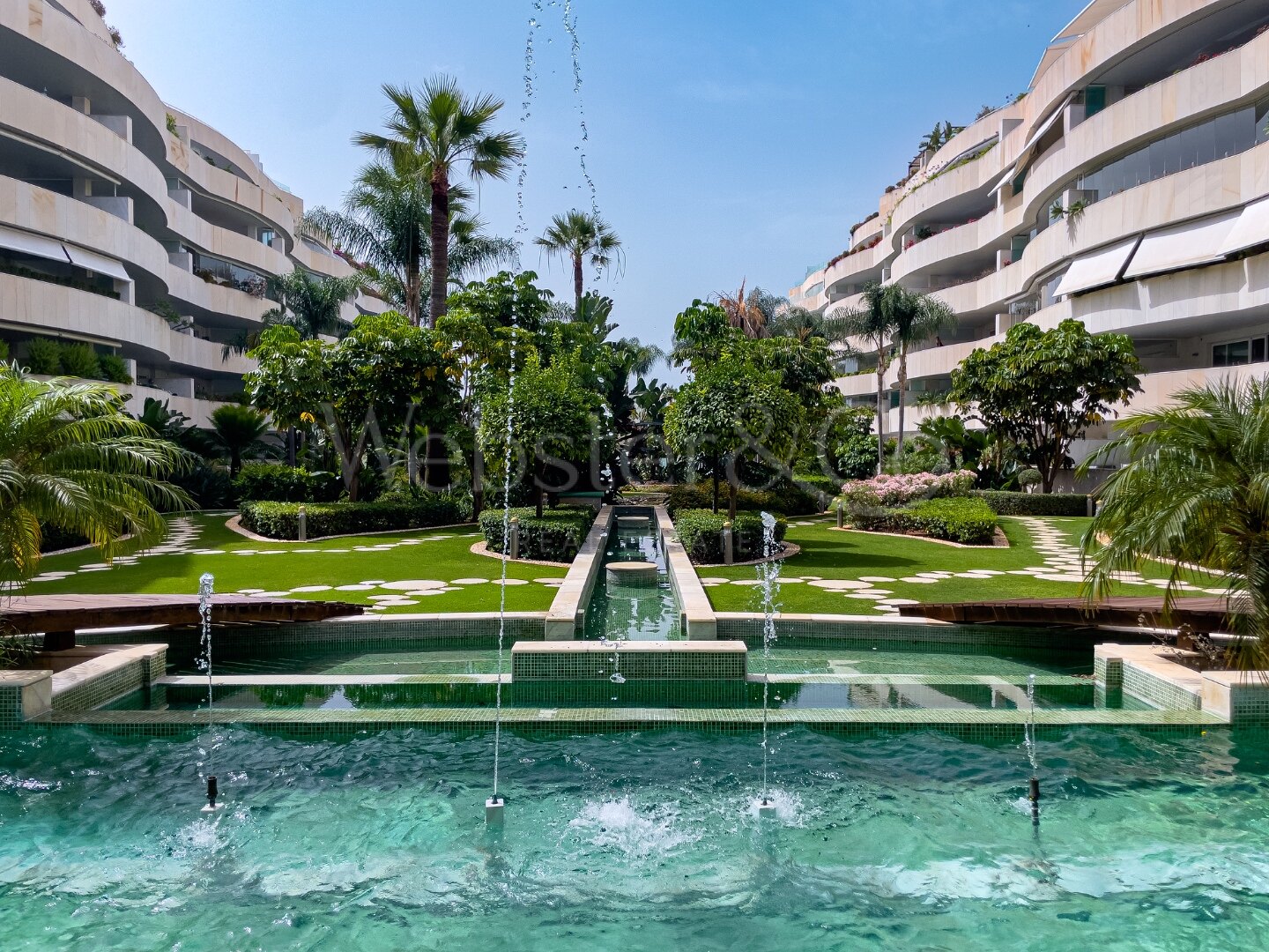 Oasis Del Mar - Beachside Luxury in Puerto Banús