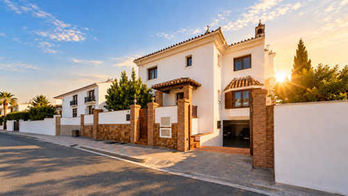 Property Highlights: - 5 bedrooms- 3 bathrooms- Three levels- Walk to beach- Quiet location- Excellent connections- Large basement- Four-car parking- Pool potential- Near private school