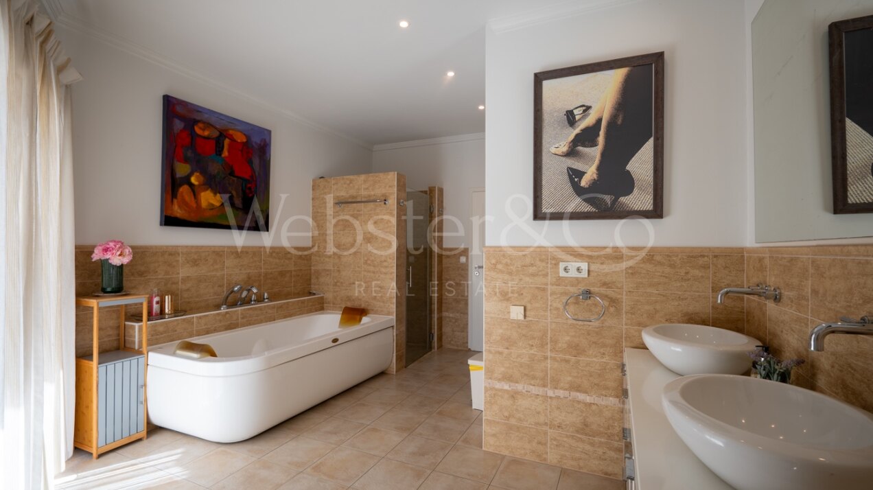 Villa Fiore - Italian Style Home in El Rosario