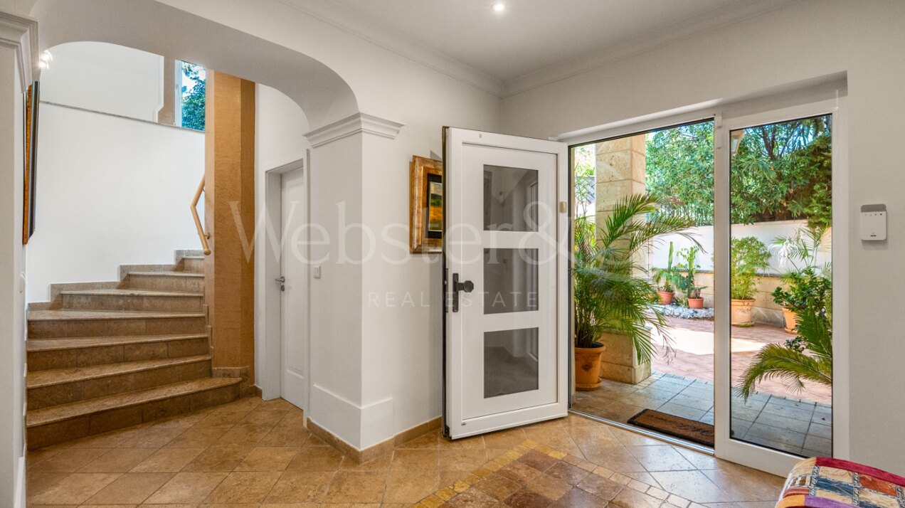 Villa Fiore - Italian Style Home in El Rosario